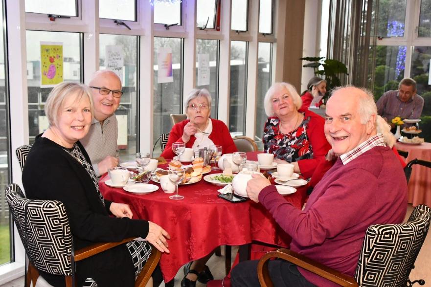 residents-celebrating-mothers-day